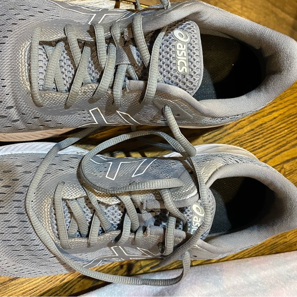 Adidas. Gray. 11. Worn - Picture 4 of 4